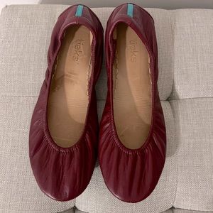 Women’s Tieks by Gavrielli burgundy flats size 9